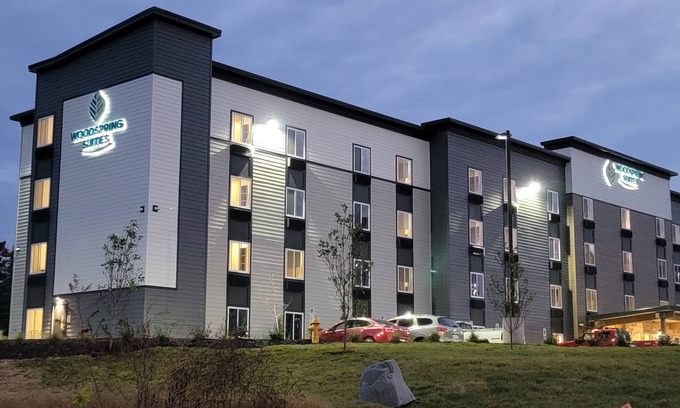 East Lansing Hotel | Woodspring Suites East Lansing - University Area
