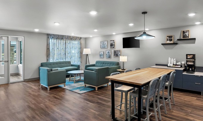 Newington Hotel | Woodspring Suites Newington - Hartford South