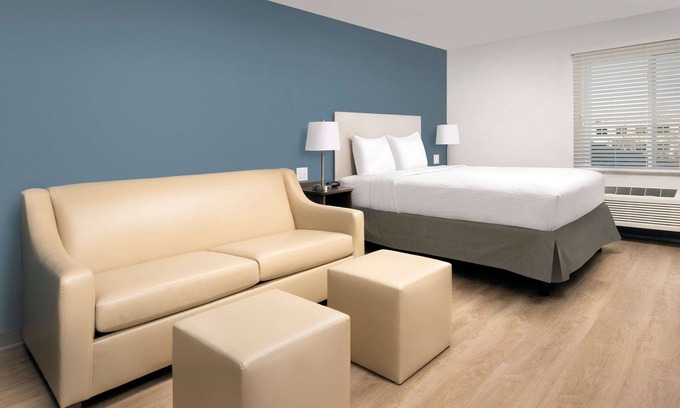 Maumee Hotel | WoodSpring Suites Toledo Maumee