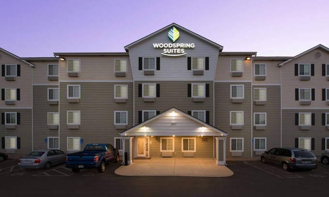 Southwest Topeka Hotel | WoodSpring Suites Topeka