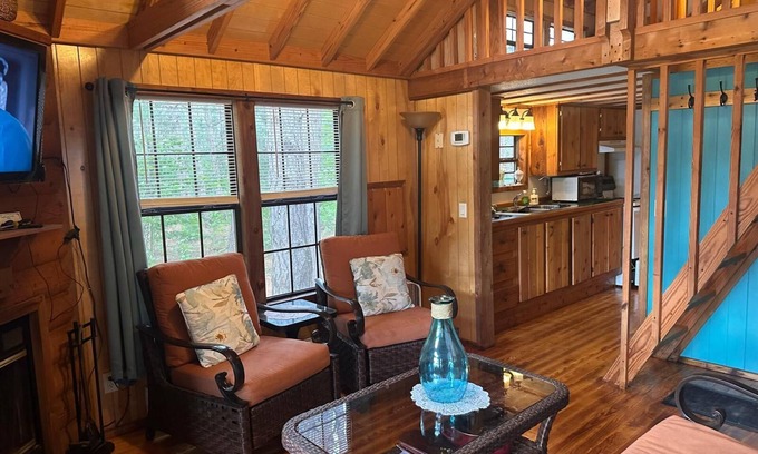 Kingsley House | Woodsy and Private- Rustic Cabin