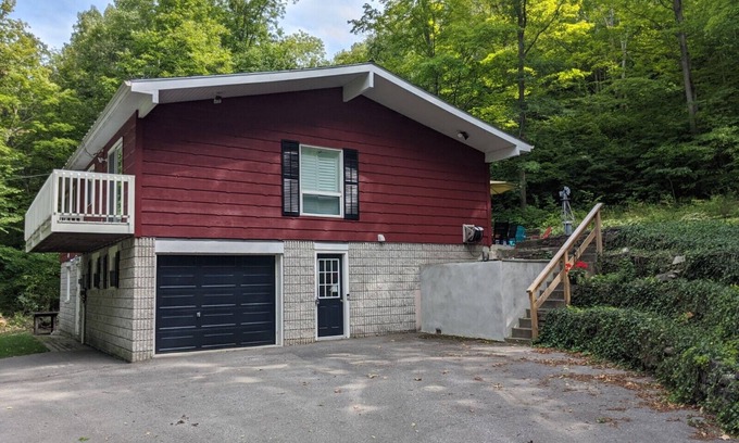 Prince Edward House | Woodsy hillside cottage with water view
