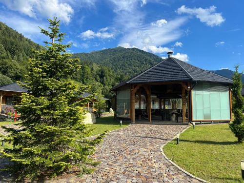 Moisei Cabin | Woodville Resort