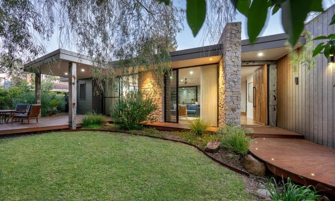 Dunsborough House | Woody Nook I Private Properties