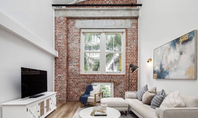 Bulimba Apartment | Woolstore Style! ~ 2Bed/2Bath/1Car ~ Teneriffe