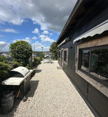 Loosdrecht Boat Rental | Woonboot De Karekiet