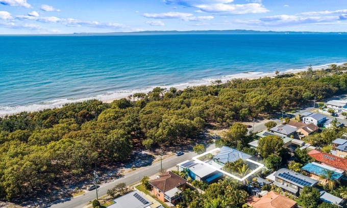 Woorim House | Woorim Waves Beach House (dog friendly)