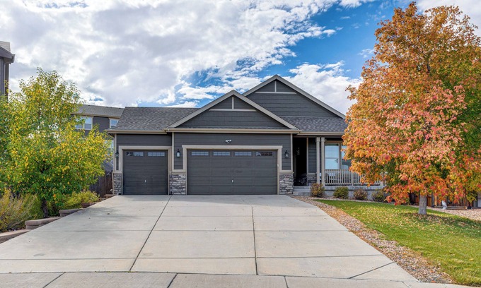 Sterling Hills House | Work & Play in Aurora: Spacious Home w/Yard!