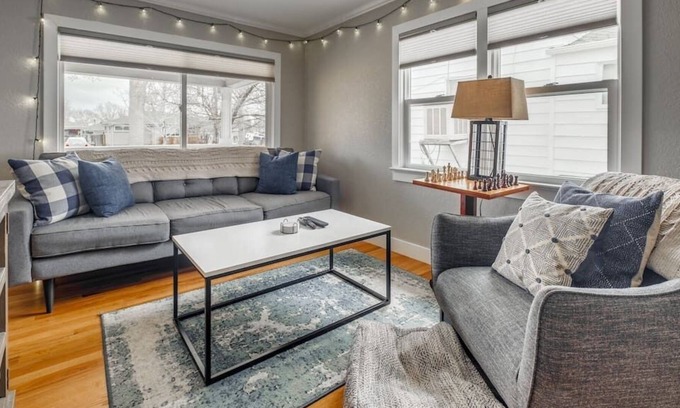Sunnyside House | Work & Play, Sunnyside Home plus Private ADU