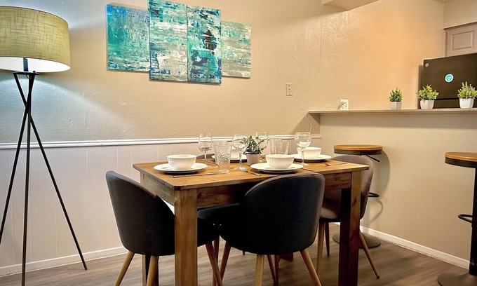 Sherman Apartment | Worker friendly, cozy, great location, quiet, full kitchen, WiFi,