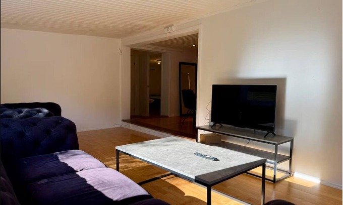 Torslanda Apartment | Workers 5BR - 2 Bath - Volvo - Parking lot - All-inclusive