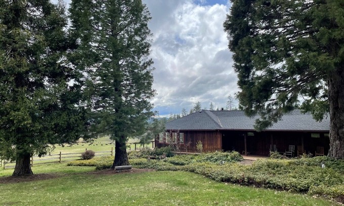 Butte Falls House | working cattle ranch 1 hour from Crater Lake National Park