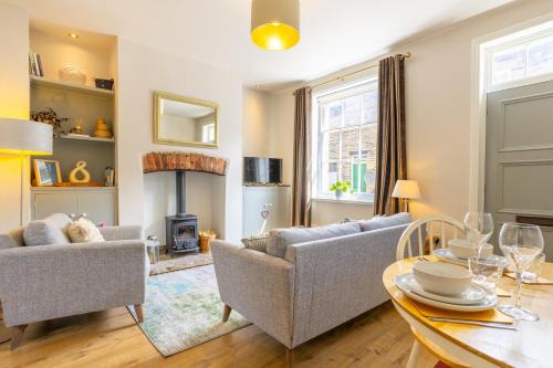 Saltaire Village House | World Heritage Saltaire Stylish Cottage