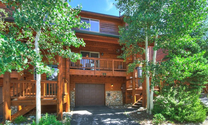 Dillon House | WORTH IT Stocked, Clean Garage, walk to Dillon/shop, decks, grill- read reviews!
