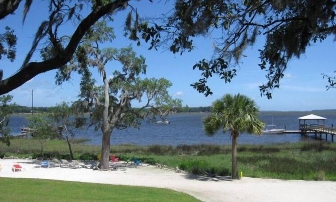 Midway Cottage | WOW - $225/nt! Salt Crest Waterfront Cottage w/Dock - Sleeps 8