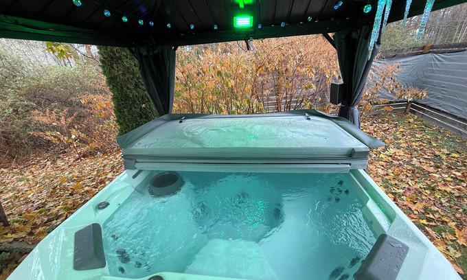 North Deering House | WOW! Coastal Getaway: Hot Tub+FirePit+ Dream Home+