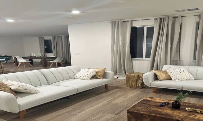 Roseville House | WOW! EPIC & Astonishing : Luxurious New Smart 5 BR Home with 10 Beds