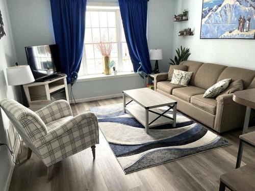 Hancock Apartment | WOW-New Ski OnOff Suite By Pool Sleeps 4 Jiminy Pk