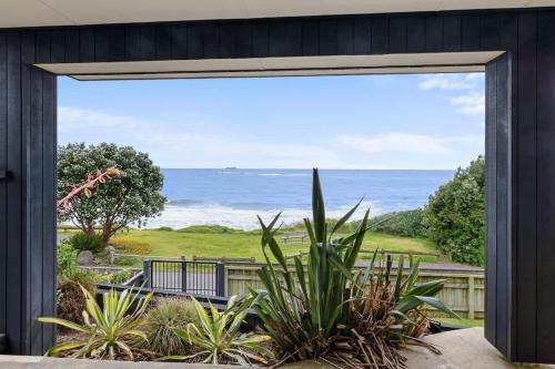 Bell Block Apartment | Wow On Wanaka Bay - beachfront living at its best