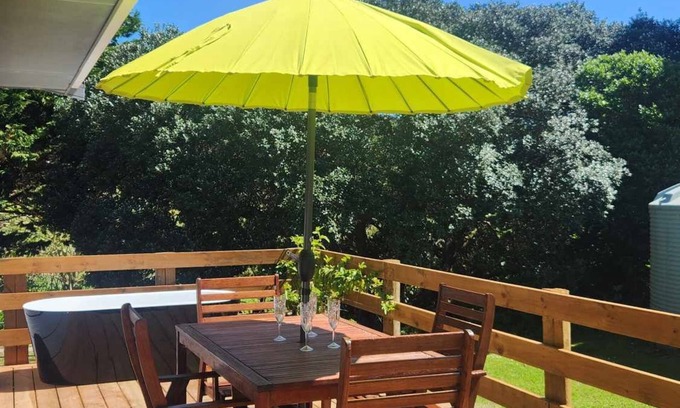 Matauri Bay House | Wow! Only a 2min walk to one of the most beautiful beaches in the tropical north