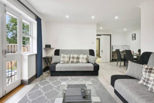 Knaphill Apartment | Wow!penthouse Discount On Monthly Stays Book Now