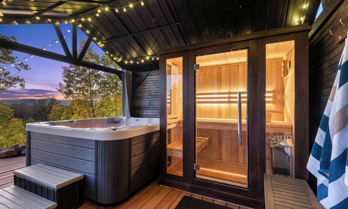 Jefferson Ski Chalet | Wow views! 5BR, 4B, 3 Kings, Hot Tub & Sauna spa area, 85" TV, Pool Table