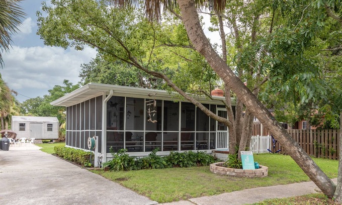 Savannah Beach Cottage | Wrap Around Screened Porch , Pet Friendly and Easy walk to Ocean & Beaches