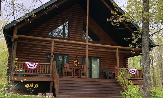 Garrison Cabin | Wrap yourself around the heart of Garrison, Minnesota!