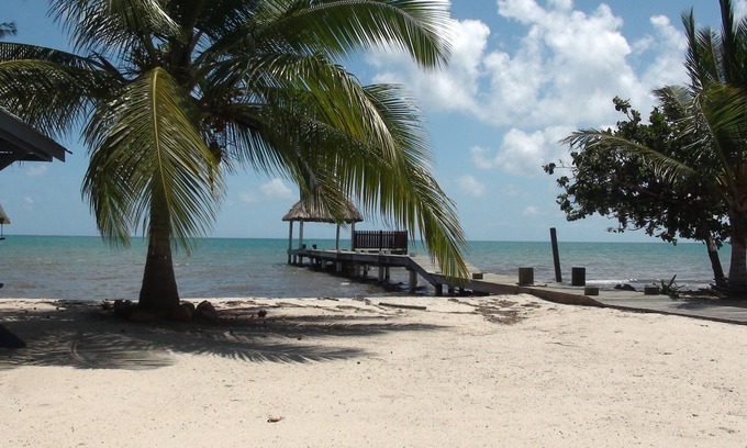 Placencia House | Wrecked Beach - Seaside, Pool, Pier