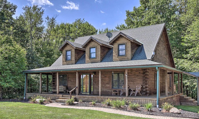 Amanda Cabin | 'Wren's Nest Cabin' on 15 Acres w/ Hot Tub!