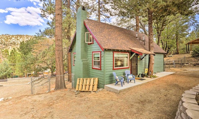 Wrightwood House | Wrightwood Cabin with Cozy Interior!