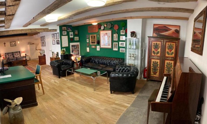 Winterhausen Apartment | wunderschöne Ferienwohnung in Winterhausen mit Küche, Bad und Piano