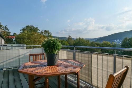 Aue Apartment | Wunderschöne Ferienwohnung mit Balkon in Aue