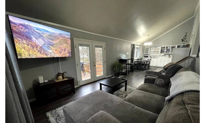 Morgantown House | WVU Football, Ruby Memorial