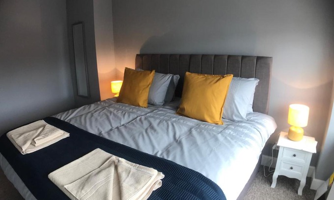 Wyken House | Wyken House - 3 Bedroom House Coventry - Sleeps 5