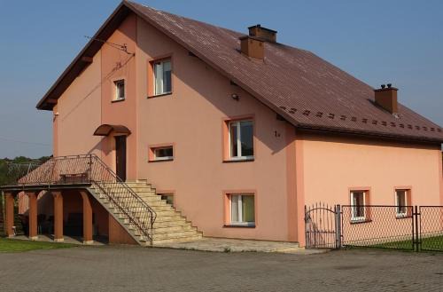 Libiaz House | Wynajem Pokoi dla Firm