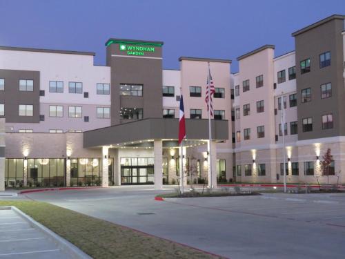 College Station Hotel | Wyndham Garden College Station