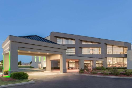 Champaign Hotel | Wyndham Garden Conference Center Champaign - Urbana