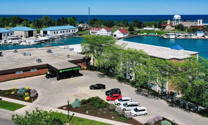 Downtown Kenosha Hotel | Wyndham Garden Kenosha Harborside