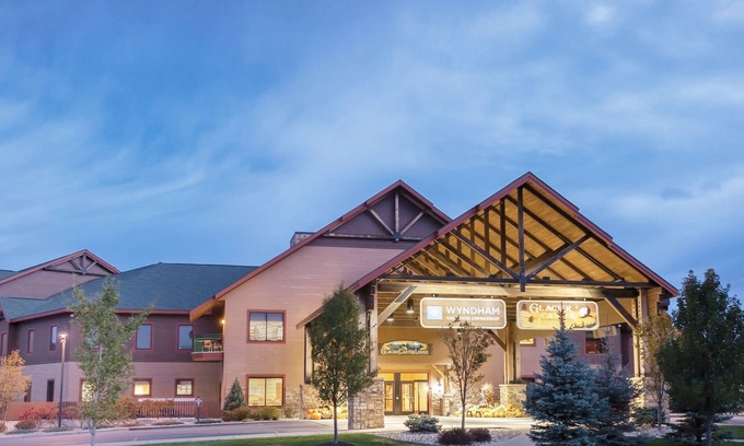 Lake Delton Condo | Wyndham Glacier Canyon Resort and Waterpark