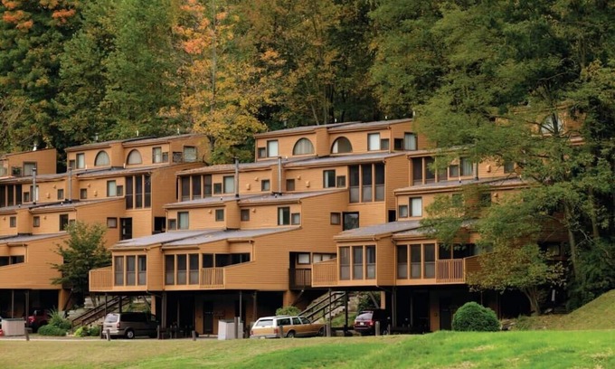 Shawnee On Delaware Condo | Wyndham Shawnee Village | 2BR/2BA Balc Queen Suite