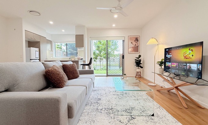 Wynnum West House | Wynnum West Oasis Retreat 5 Beds villa