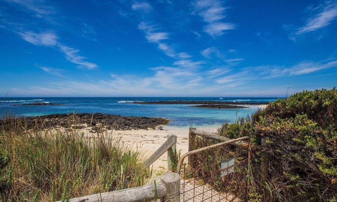 Port Fairy Apartment | Wytonia 2 - Ocean Views From Your Bed