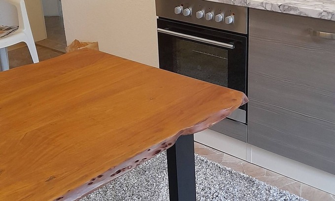 Zeitz Apartment | WZ, SZ, Bad, Küche mit Essplatz