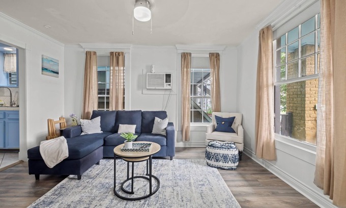 Galveston Apartment | Xbox, King Bed, Walk to Cruises, Strand, and UTMB!