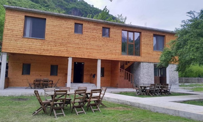 Shale House | xhovani zelna