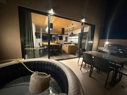 Bellavista Apartment | XL Sky Villa Seaview & Hot Tub BBQ