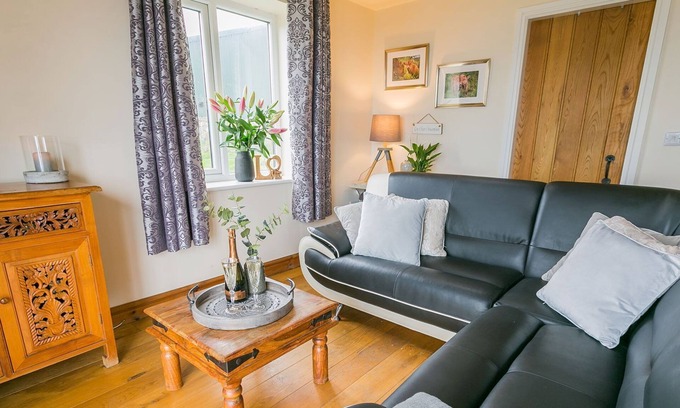 Cylch-Y-Garn Cottage | Y Beudy - a sea view that sleeps 2 guests in 1 bedroom