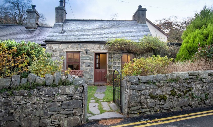 Llanberis Cottage | Y Bwthyn Llanberis - Two Bedroom Cottage, Sleeps 4