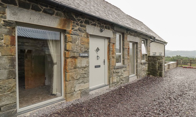 Llanrwst Cottage | Y STABL, family friendly, character holiday cottage in Llanrwst